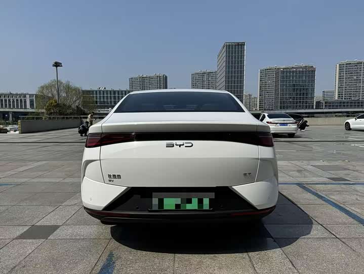 
								BYD BYD e7 2025 520 Smart Travel Edition 2025 full									