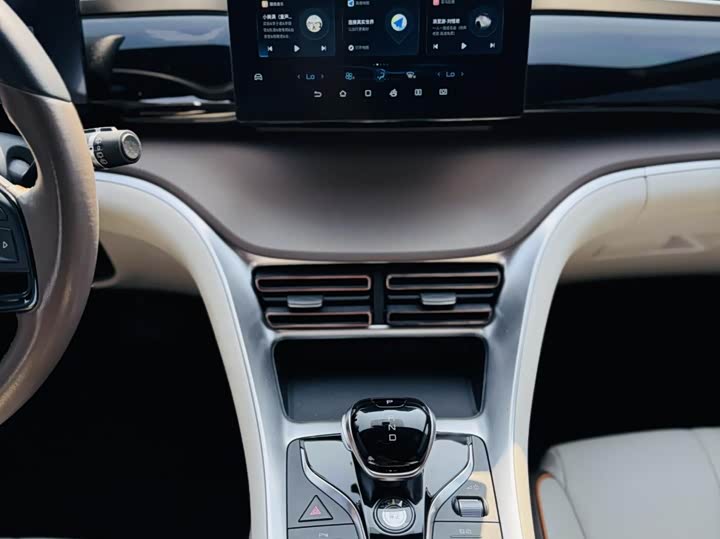 
								BYD Song Pro New Energy 2022 DM-i 51km Luxury Edition 2022 full									