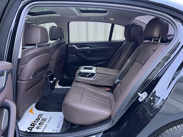 
								BMW 5 Series 530Li Luxury Package 2021 full									