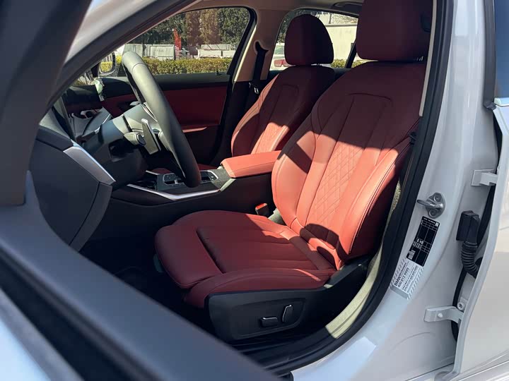 
								BMW 3 Series 325i M Sport Package 2023 full									